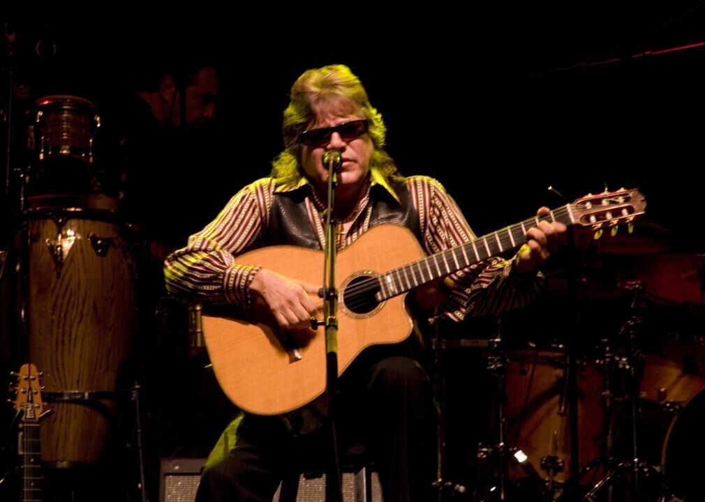 José Feliciano wins Best New Artist